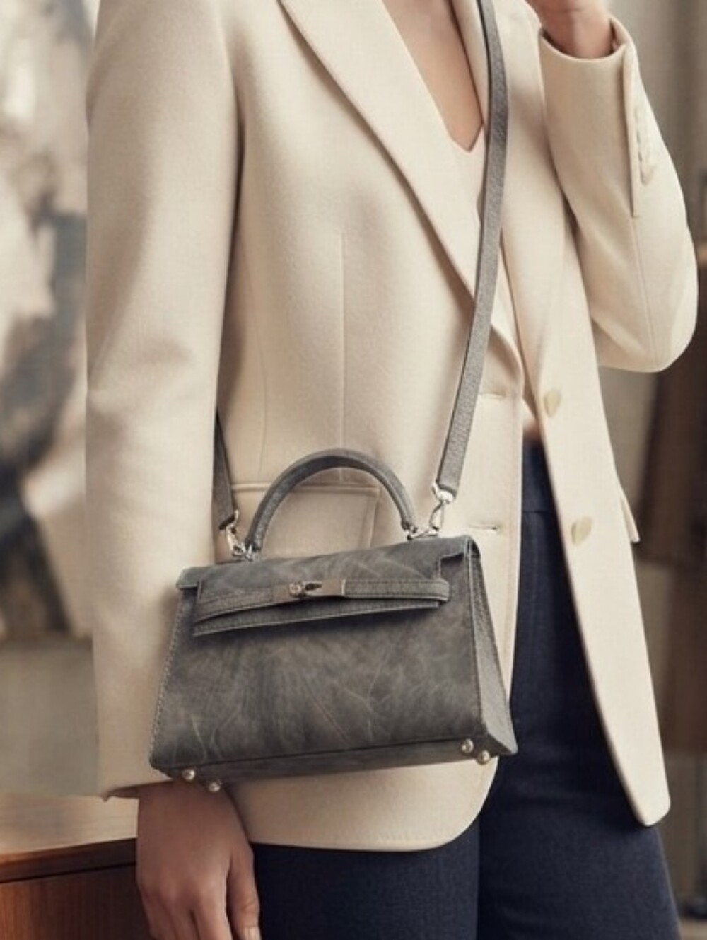 NEVER WORN BRAND NEW Structured Handle Mini Crossbody Shoulder Bag + Strap Inclu